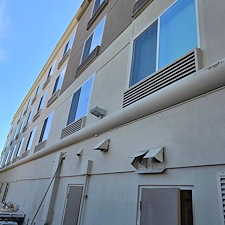 Hilton-Inn-stucco-soft-washing 21